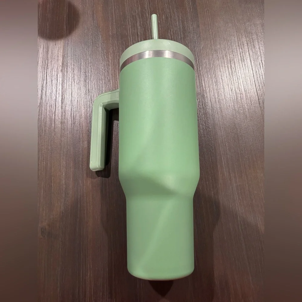 Hydrapeak Voyager Sage 40oz Stainless Steel Tumbler with Handle, Straw, and Lid! - Picture 2 of 6